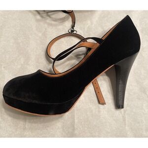 Mostrin Women's Black Closed Toe Heels